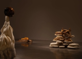 Marguerite Humeau, meys, 2023. White Cube (Julia Andréone
