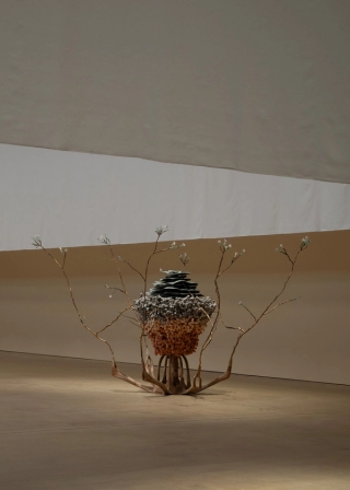 Marguerite Humeau, Torches, 2025. Julia Andréone.