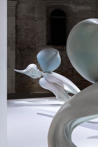Marguerite Humeau, Migrations, The Milk of Dreams, 2022. Roberto Marossi.