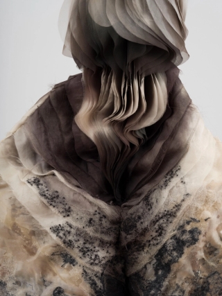 Marguerite Humeau, Skura (The Conference in the Air II), 2024.