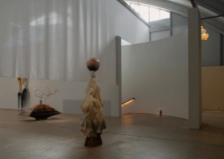 Marguerite Humeau, Torches, 2025. Julia Andréone.