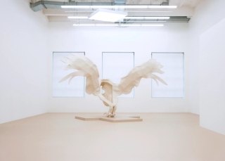 Marguerite Humeau, Sphinx Otto Has Absorbed Humankind, 2017.