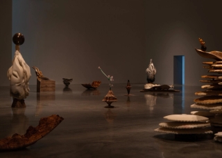 Marguerite Humeau, meys, 2023. White Cube (Julia Andréone