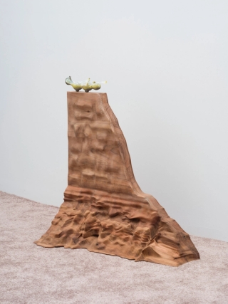 Marguerite Humeau, Skei (The Flask), 2024.