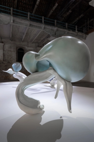 Marguerite Humeau, Migrations, The Milk of Dreams, 2022. Roberto Marossi.