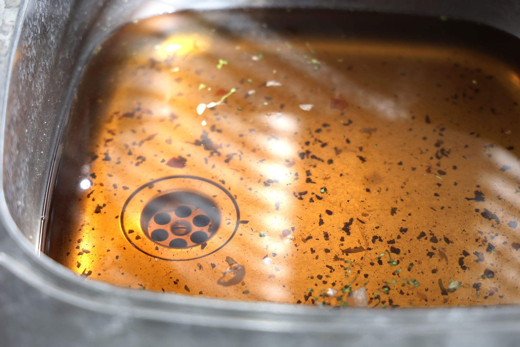 et bilde av et skittent og tett sluk, åpne tette sluk