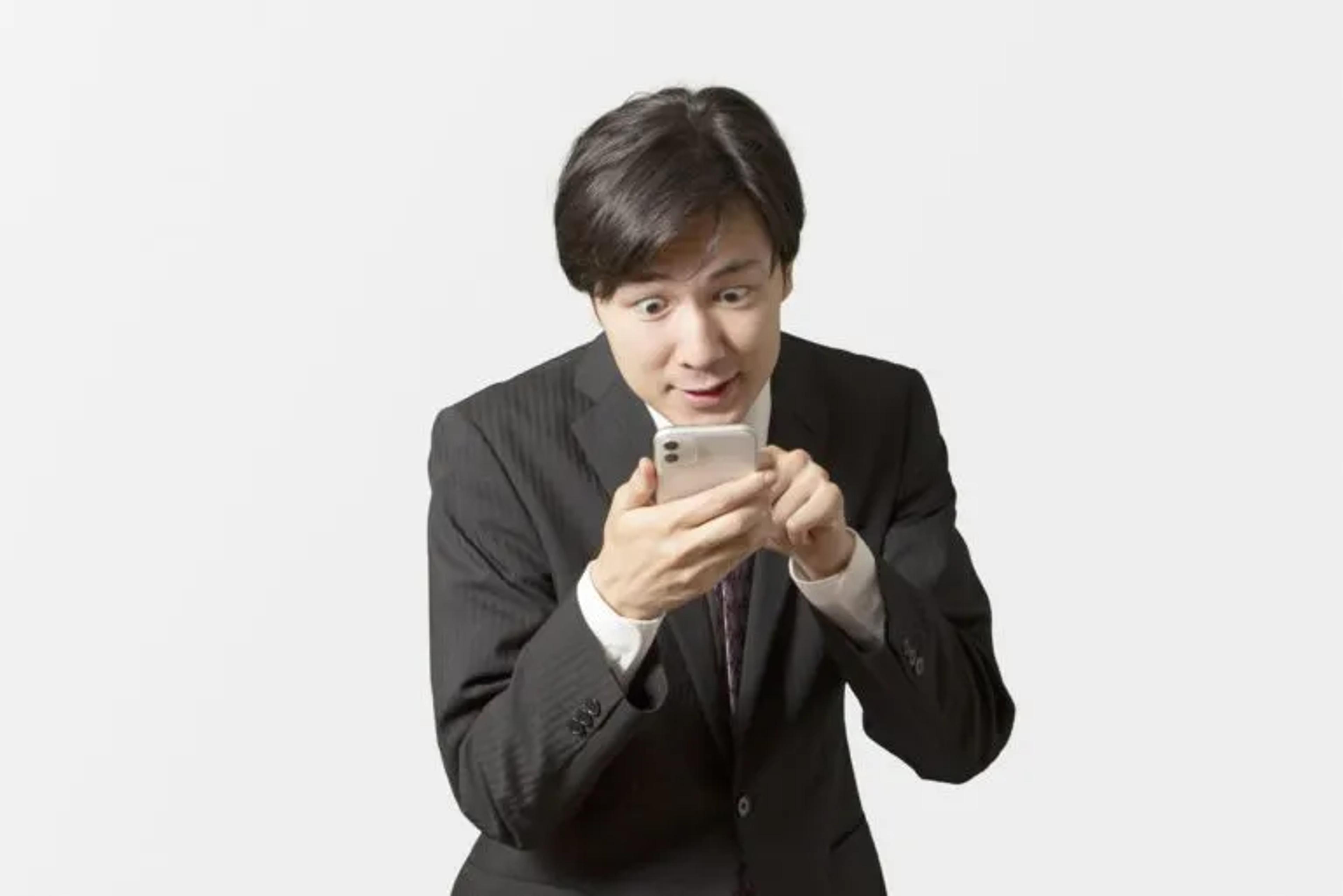 Guy troubling others on the phone