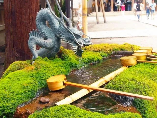 statue of Japanese dragon at temizuya