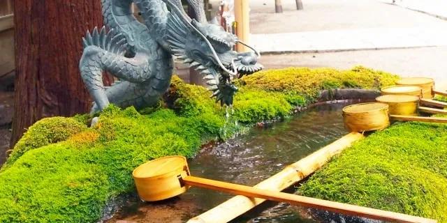 statue of Japanese dragon at temizuya