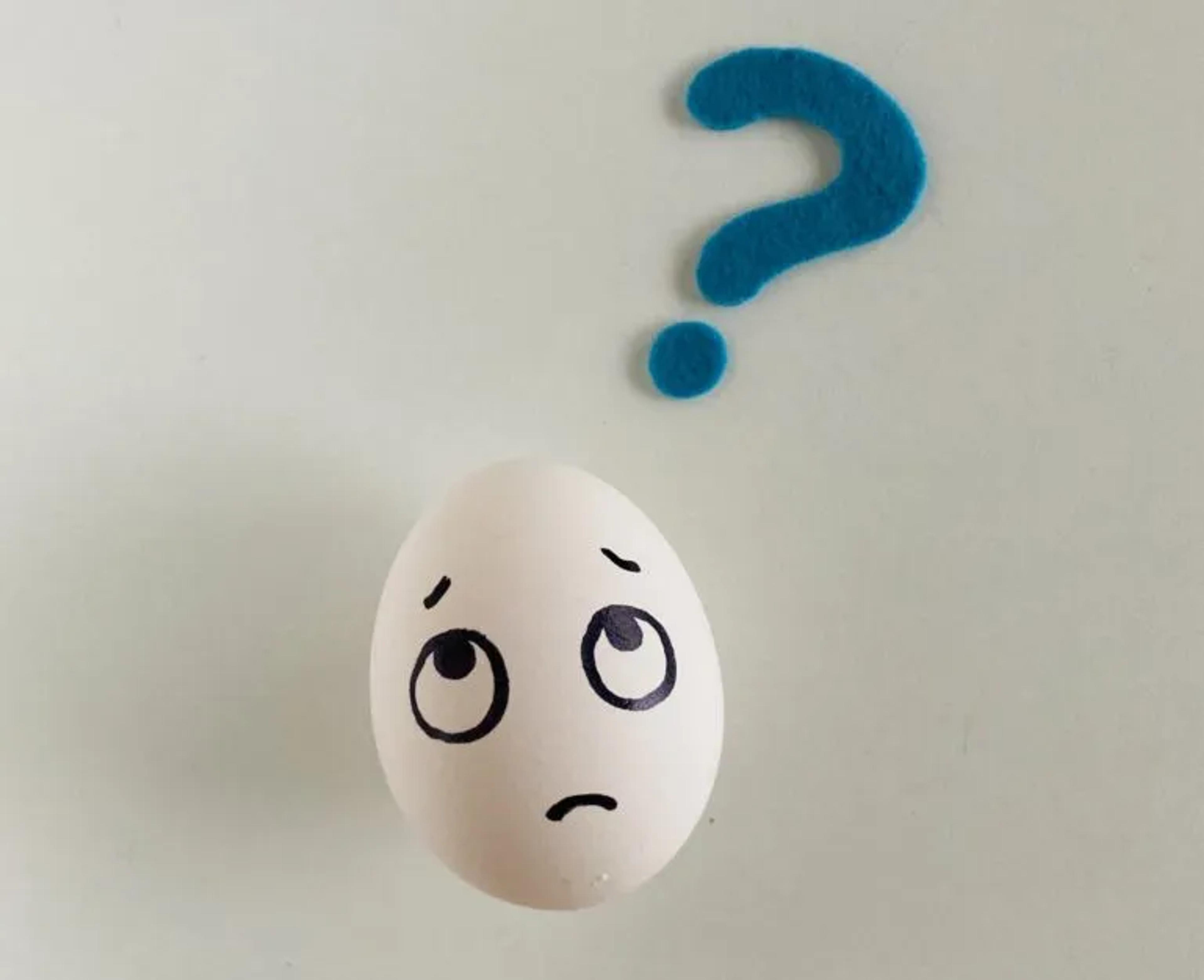 An Egg with a confused face drawn on it with a blue quesion mark above