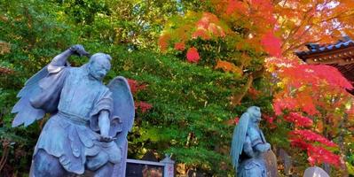 statues of two types of Tengu