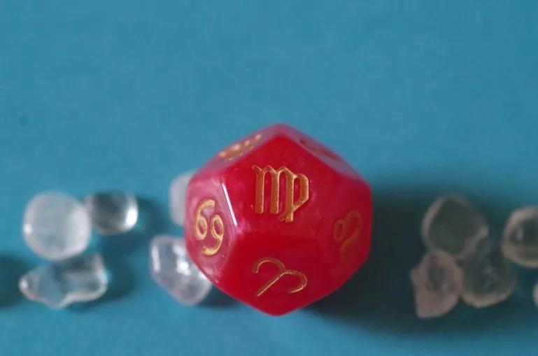 dice showing the Astrological sign Virgo