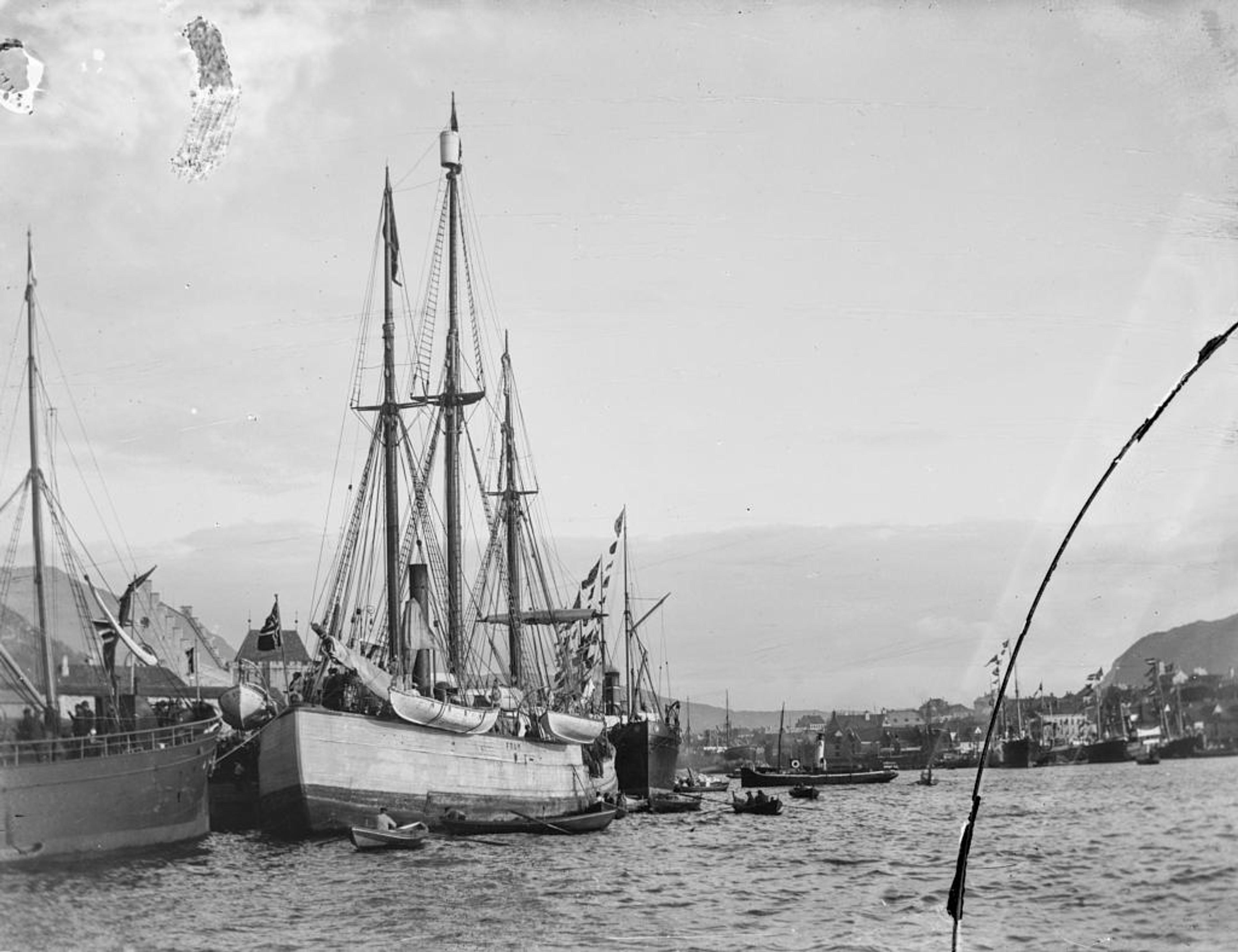 [Fram til kai i Bergen. Første Fram-ferd, 1893–1896]