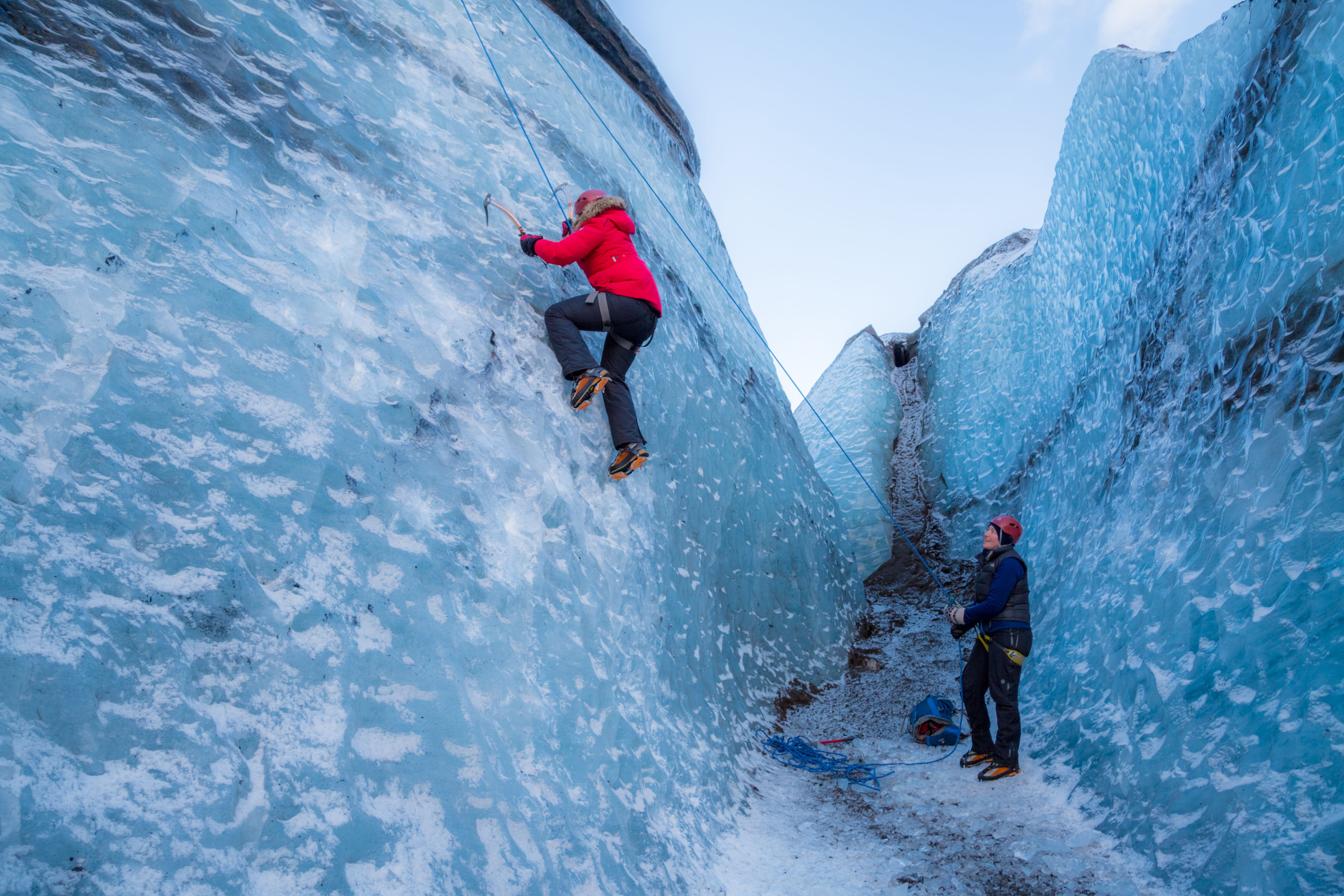 Ice climbing фото