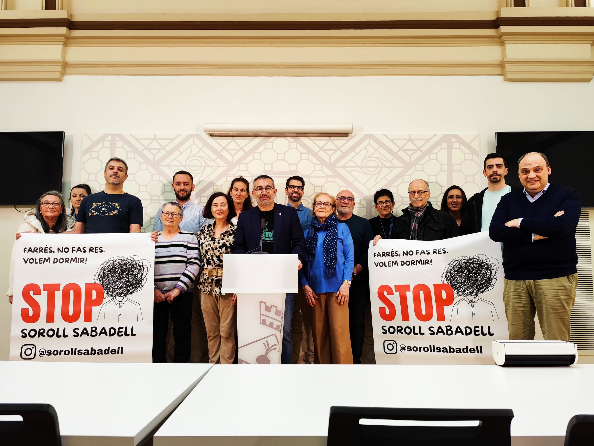 Gent de Sabadell a través de Gabriel Fernàndez, i la plataforma Stop Soroll Sabadell, exigeixen al govern que actuï contra el soroll i l’incivisme al centre