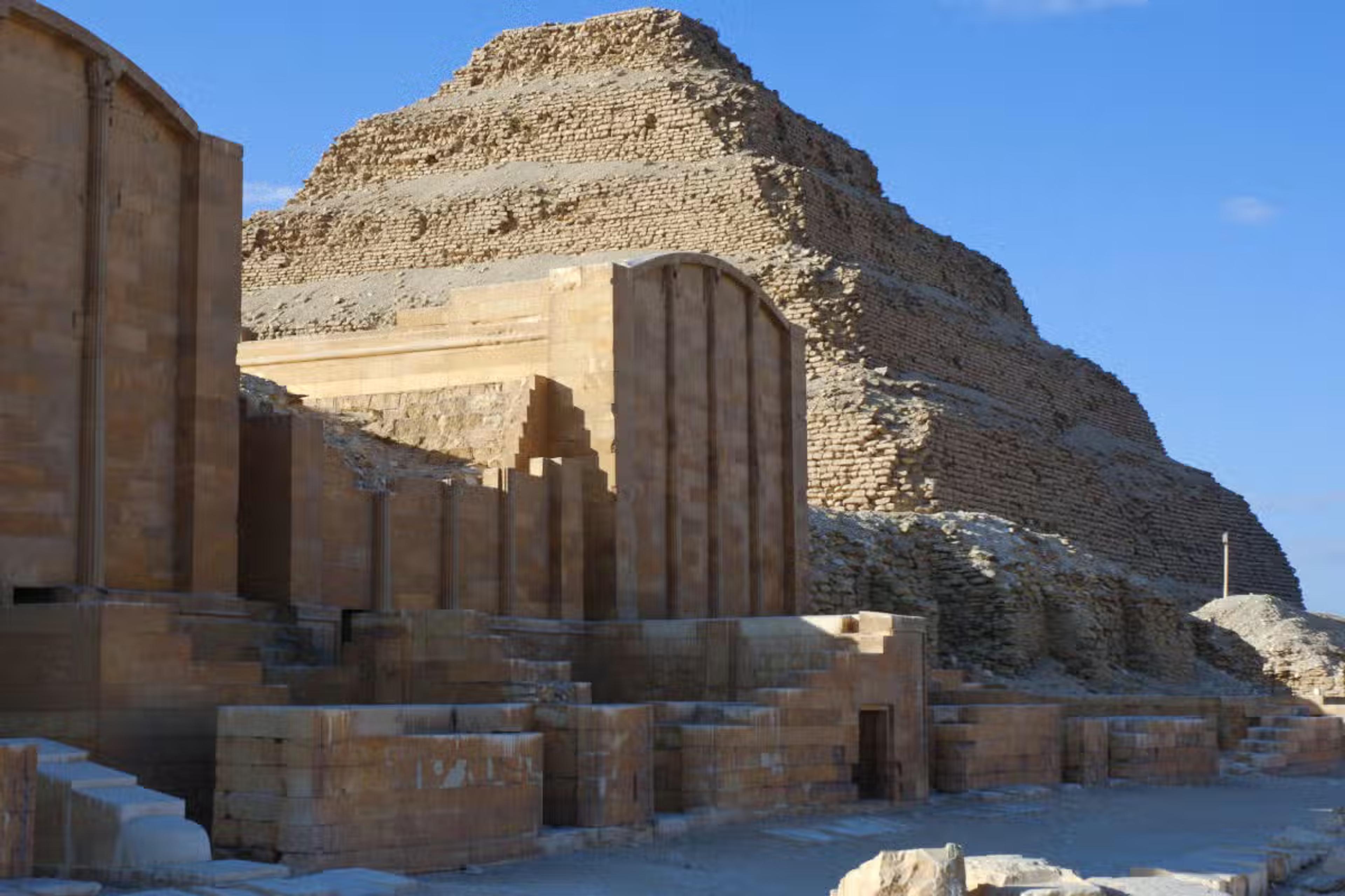 Giza Pyramids, Memphis & Sakkara Tour 