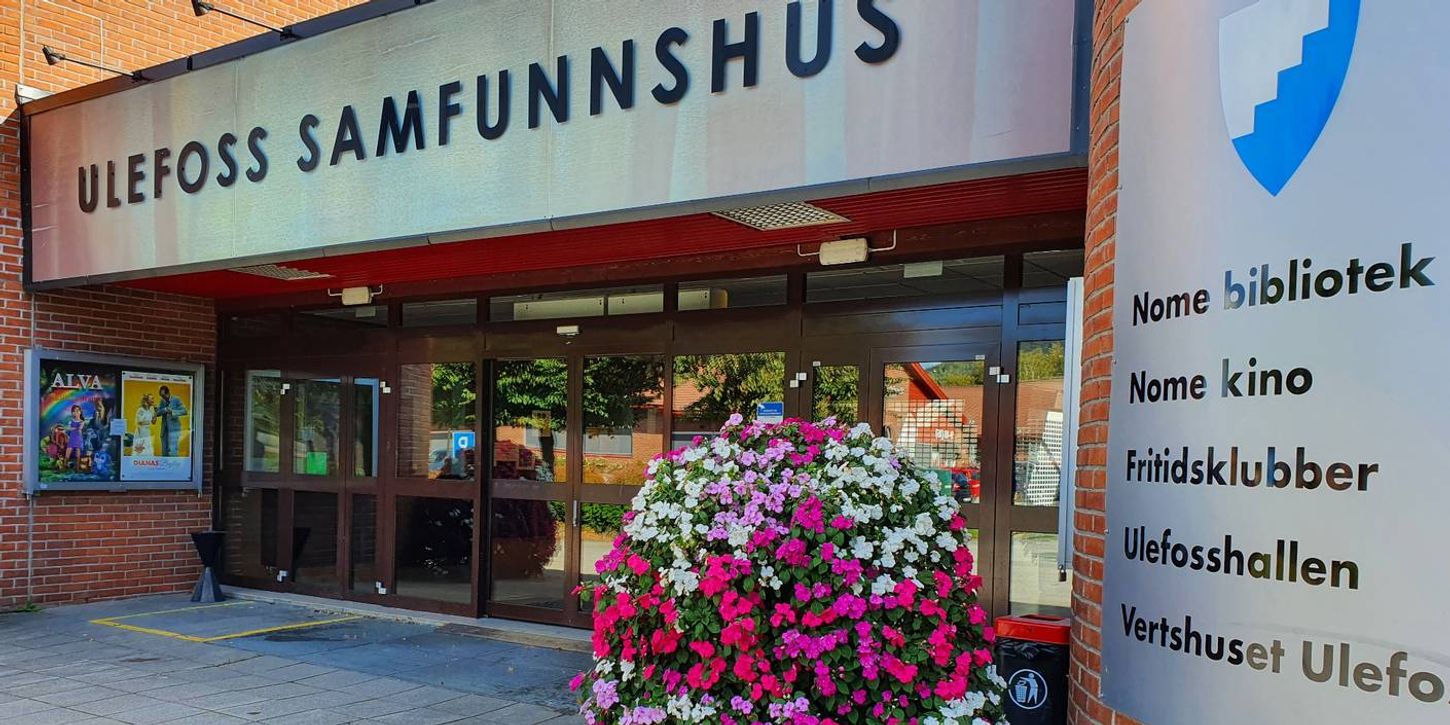 Ulefoss samfunnshus, hovedinngang