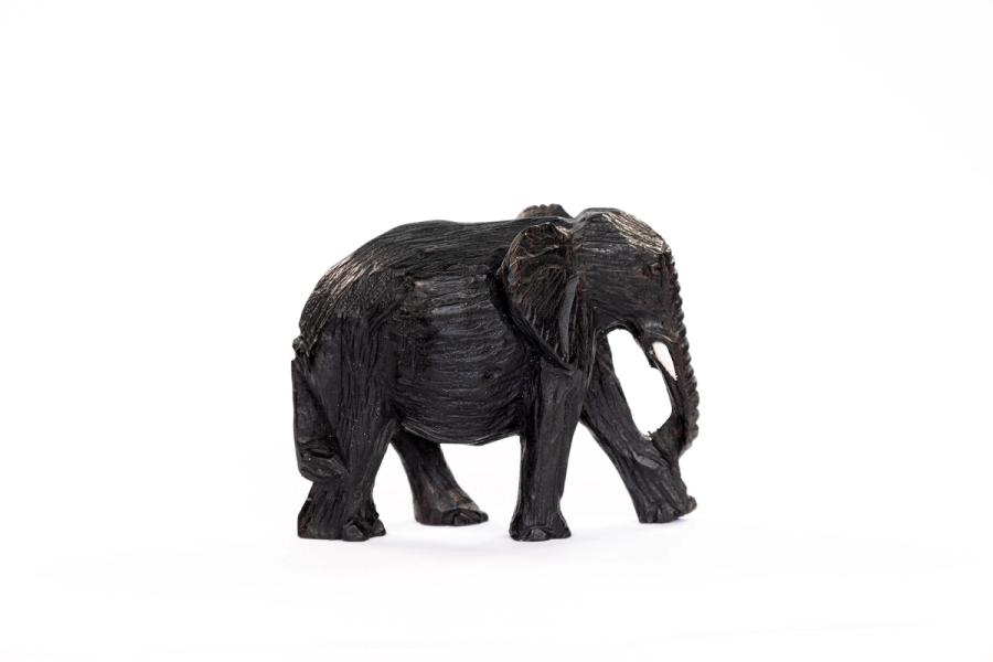 Statuette éléphant  en bois 