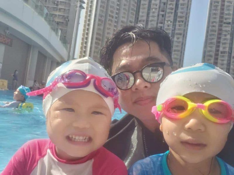 hk-swim-ocean-child204