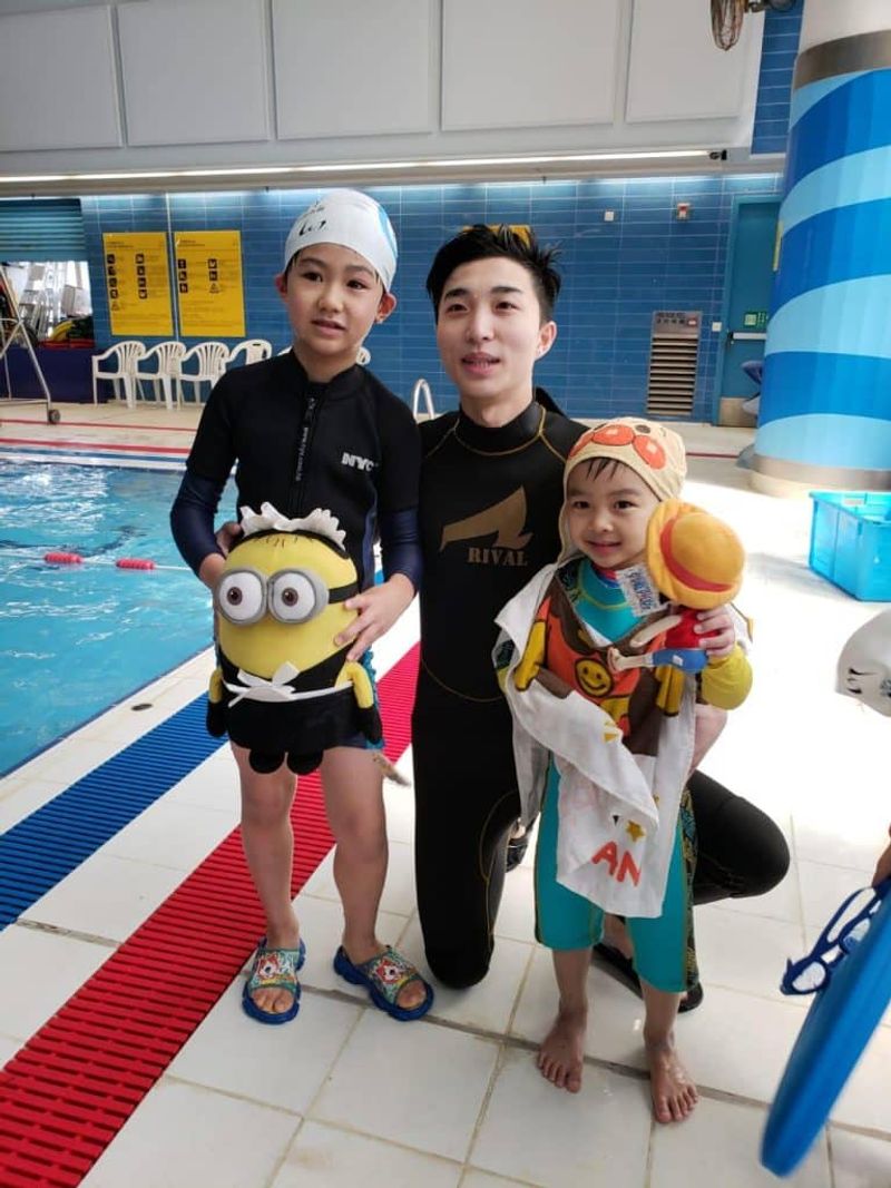 kids-group-swimming-class-hongkong.jpg