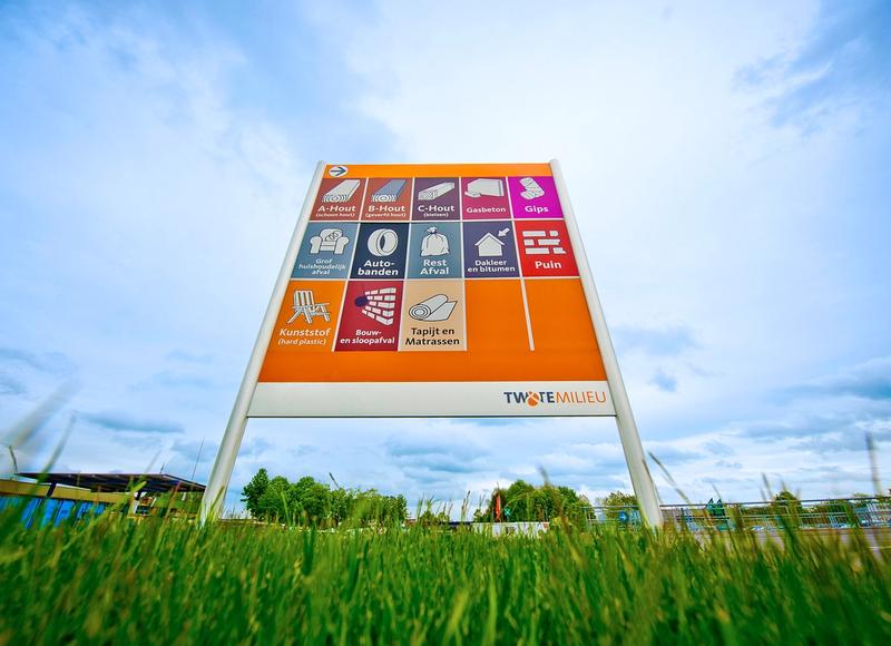 bord milieupark hengelo met afvalsoorten