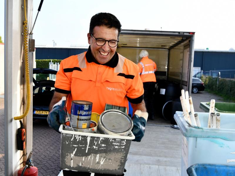 Vuilnisman zamelt klein chemisch afval in