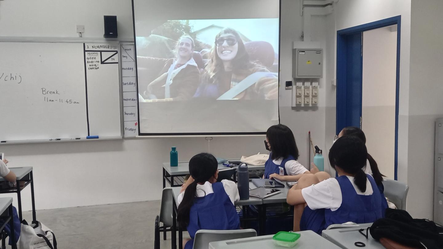 Evaluz Luna Talking to Students.