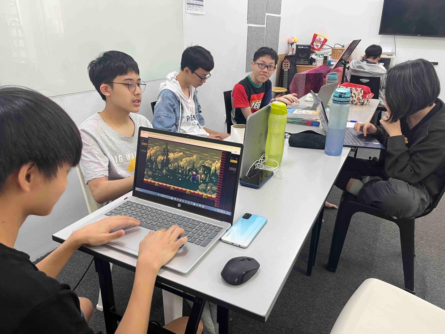 Deborah's students having fun with GDevelop. 