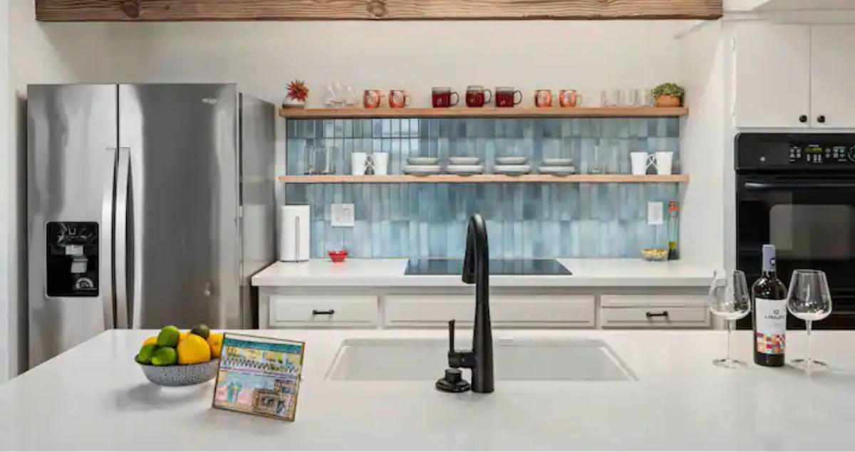 Modern TDY Hero military property near Luke AFB with utilities included for extended stays