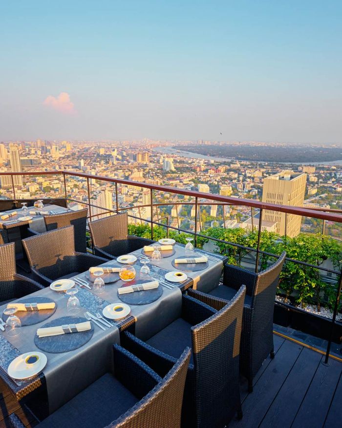 Hotel Bar Autumn