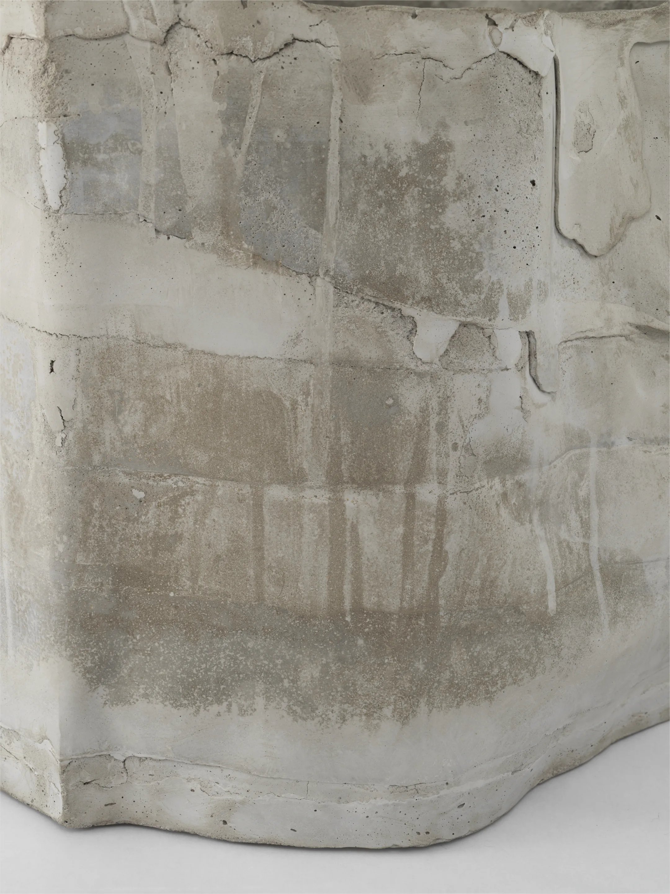 the anchor's rim and wall, shown for scale