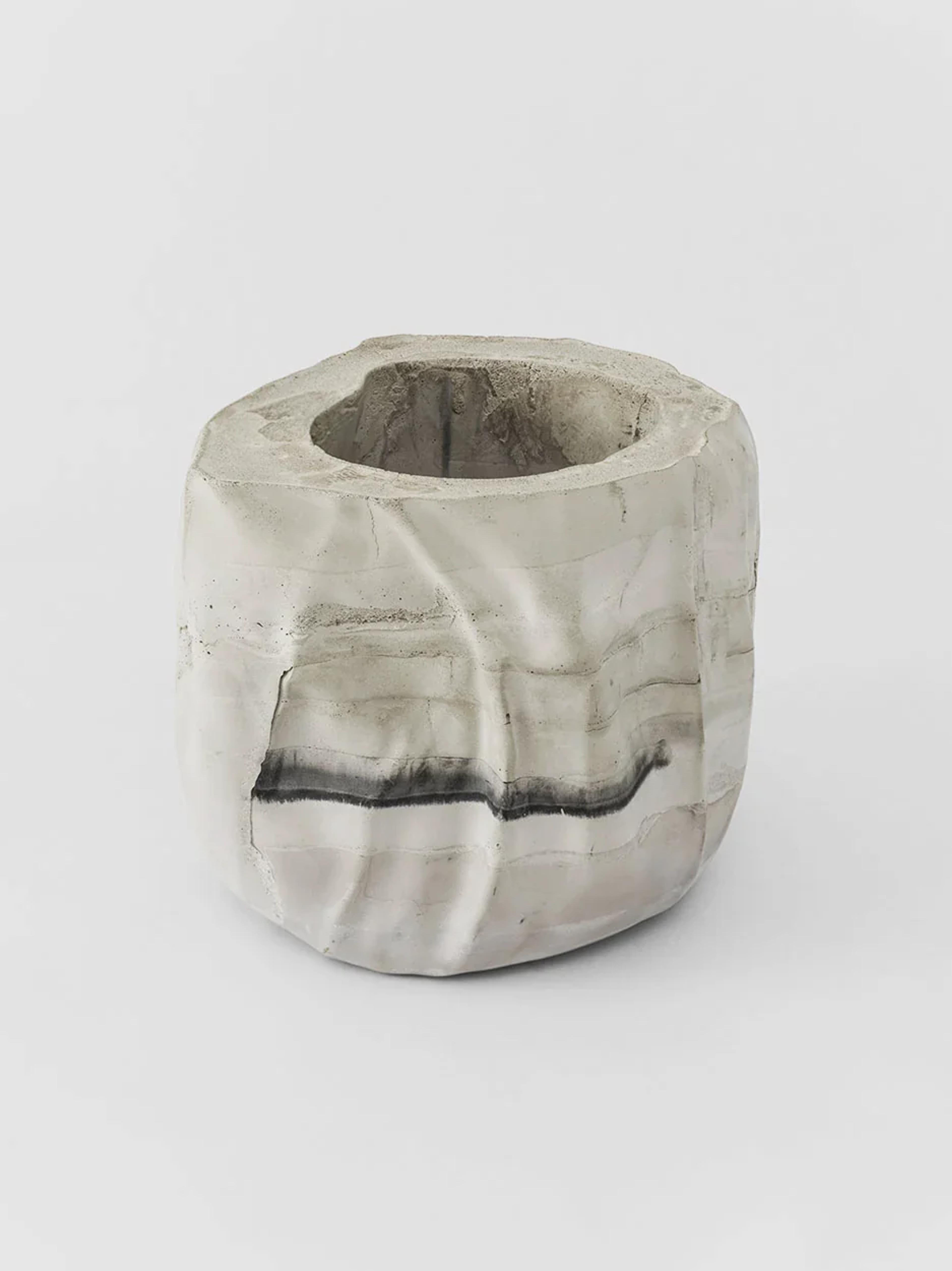 single line, the dark band running straight across the front of the piece, view 9 of 12