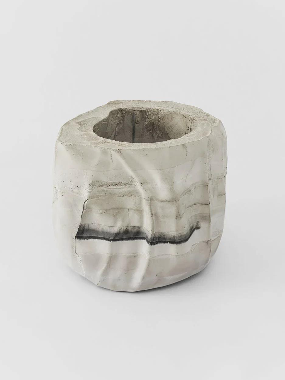 single line, the dark band running straight across the front of the piece, view 9 of 12