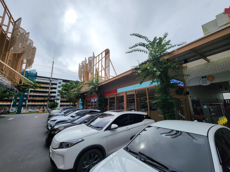 Cars parked outside the Sushiro branch at PARC Bangna.