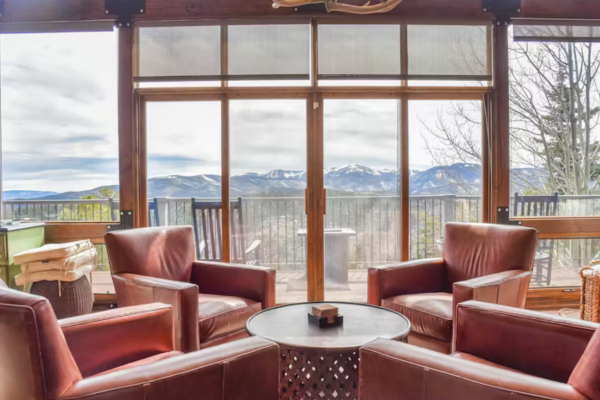 How to Plan the Perfect Red River Cabin Stay: Insider Tips for Location, Views, and Amenities