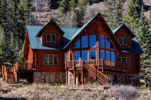 Cabin or Condo? How to Choose the Right Vacation Rental in Red River