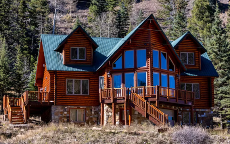 Cabin or Condo? How to Choose the Right Vacation Rental in Red River