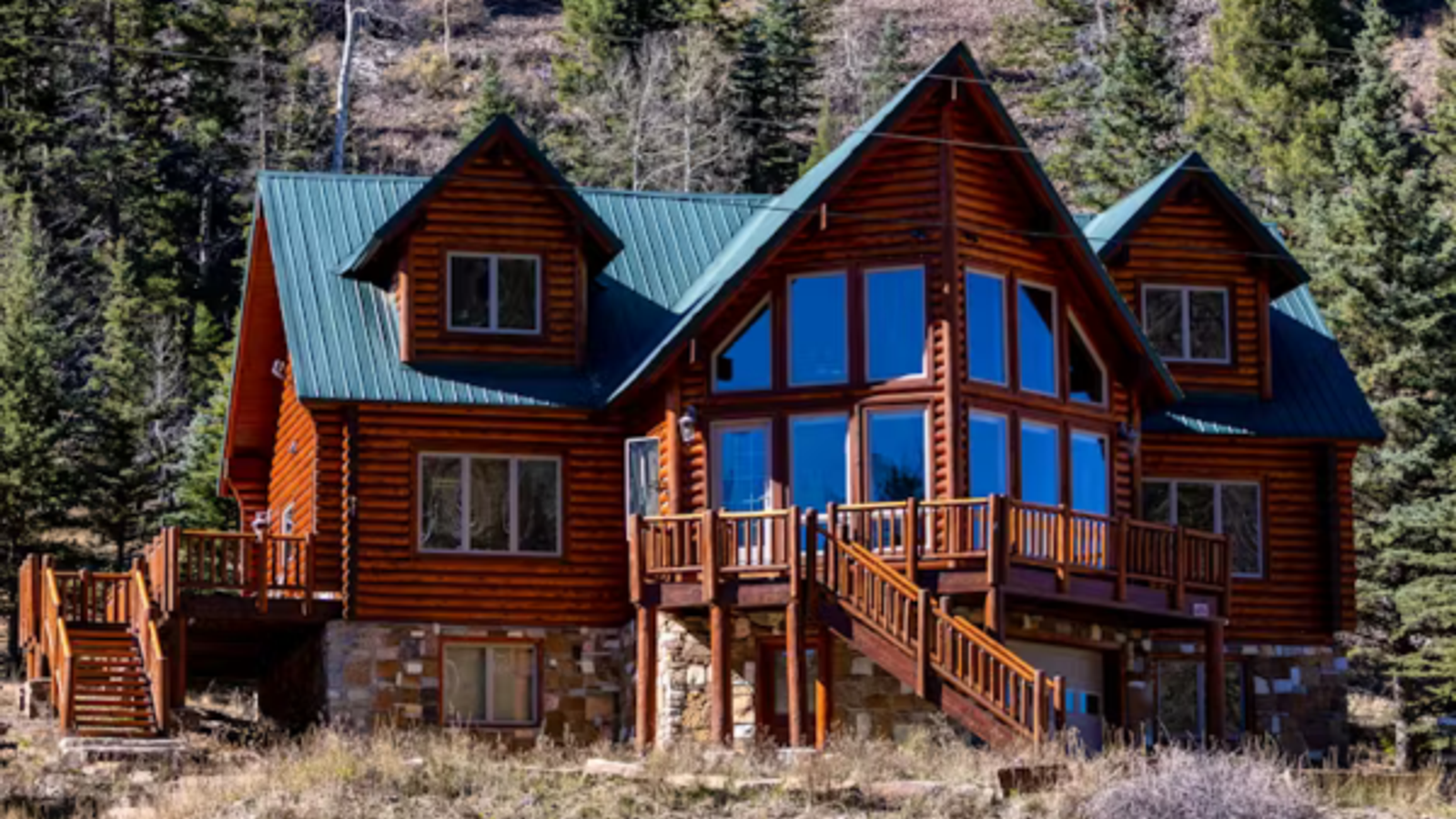 Cabin or Condo? How to Choose the Right Vacation Rental in Red River
