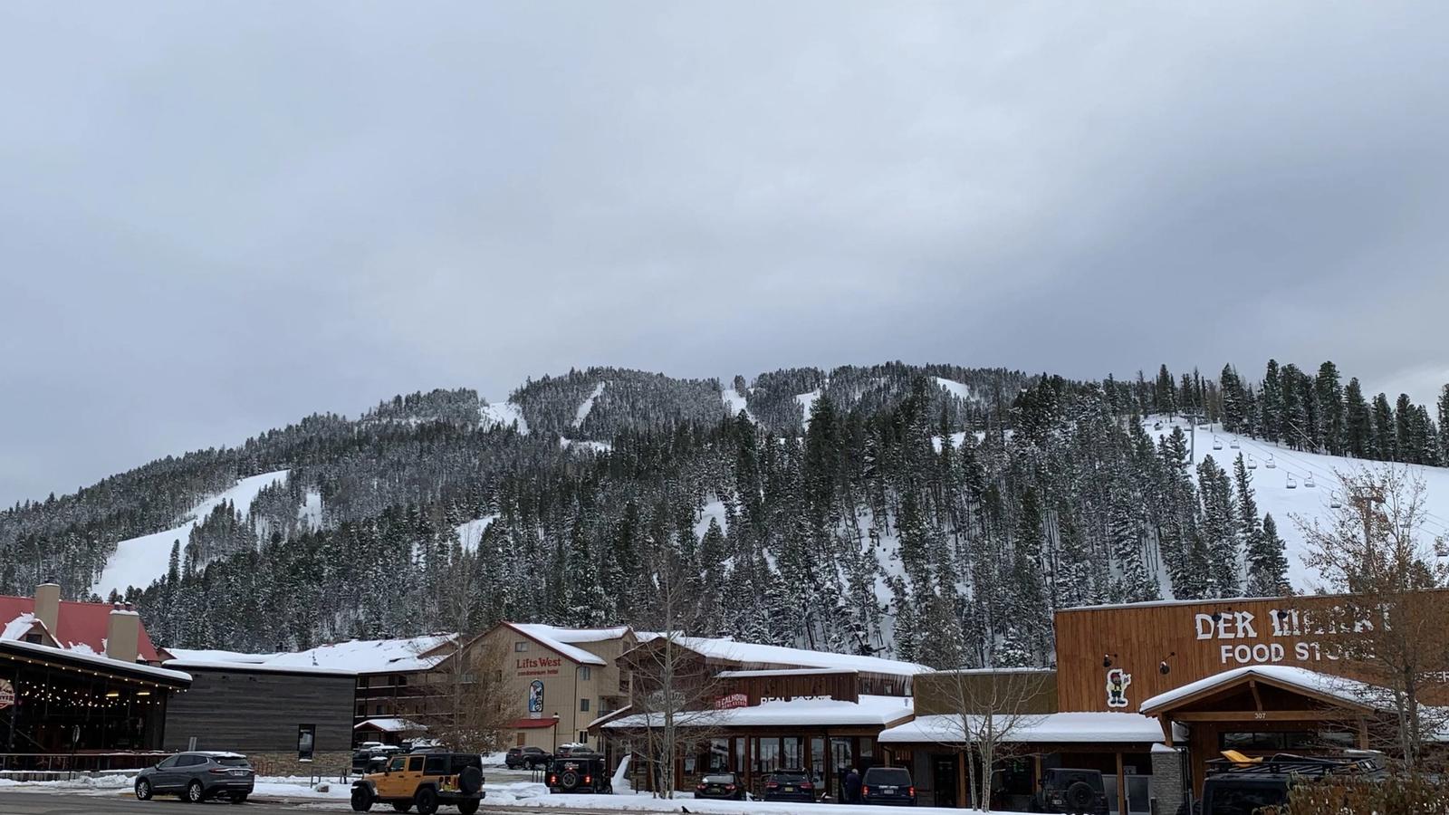5 Of Our Best Properties For Your Red River Skiing Adventure