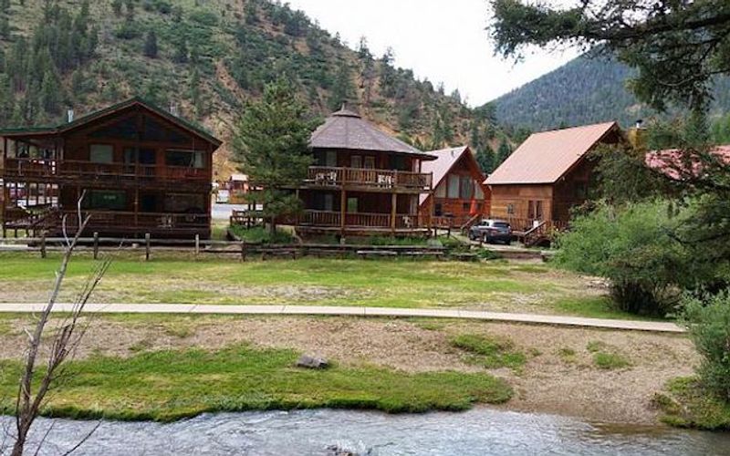 Match Your Red River Rental to Your Vacation Style: Cabins, Luxury Homes, Townhomes & Condos