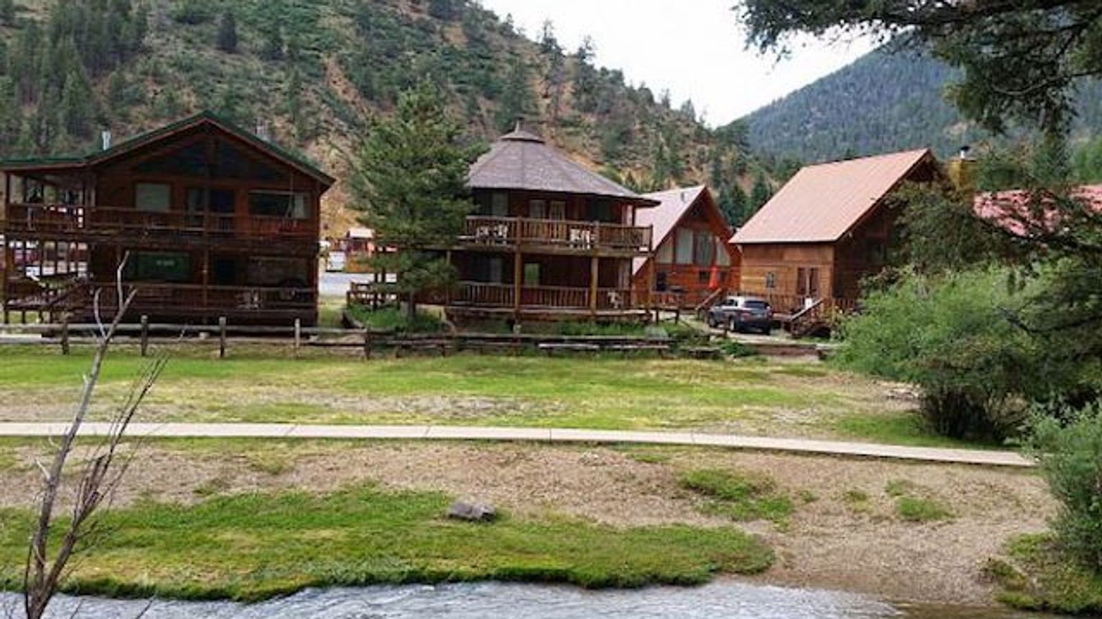 Match Your Red River Rental to Your Vacation Style: Cabins, Luxury Homes, Townhomes & Condos