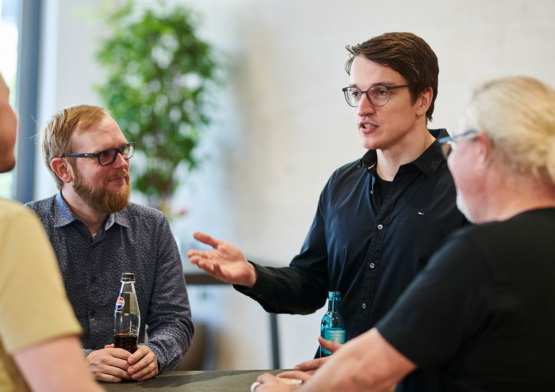 Das bringst du mit – Neugier auf Informatik und Softwareentwicklung Studieninteressierte und Mitarbeitende im fachlichen Austausch über Informatik, Softwareentwicklung und praktische Projektarbeit