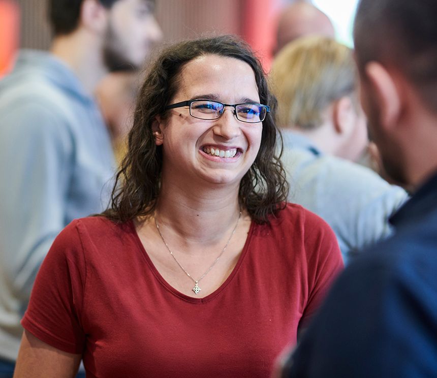 Porträt für die Vorstellung von Rahel Wilking, Data Engineerin bei BROCKHAUS und Vorbild für junge Frauen in der IT.