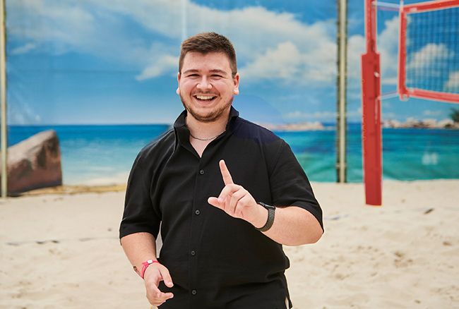 Person als Sinnbild für Potenzial, Motivation und die Vorbereitung auf eine Bachelor- oder Masterarbeit in der IT