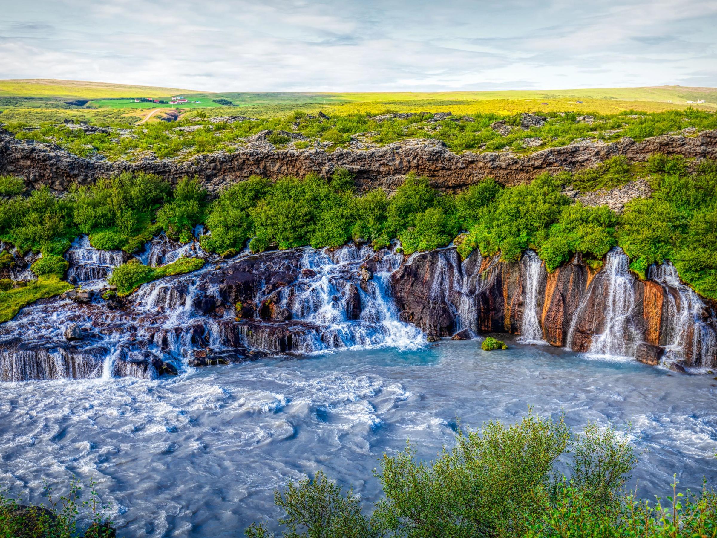 Vista panorámica de Hraunfossar