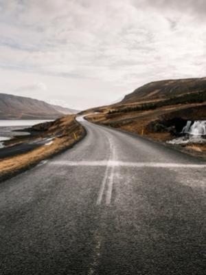 Parte del Ring Road en Islandia en un día nublado