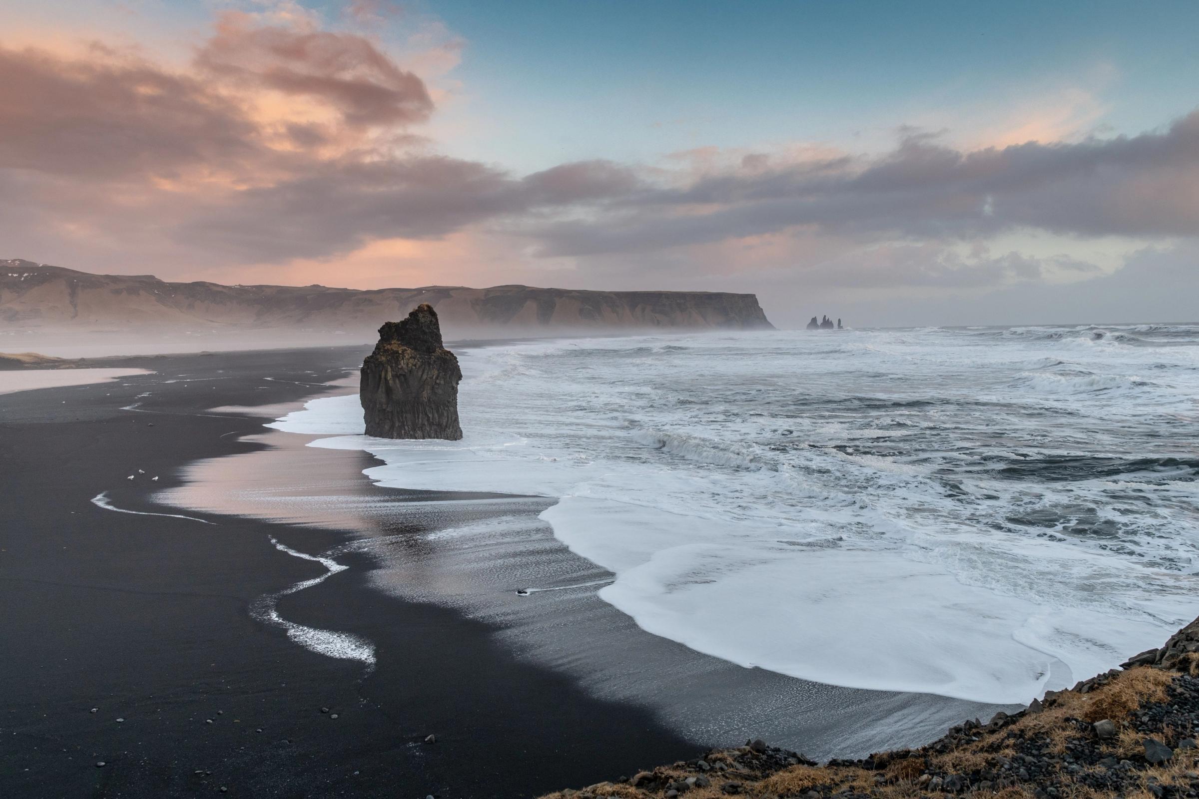 Plage de sable noir de Reynisfjara