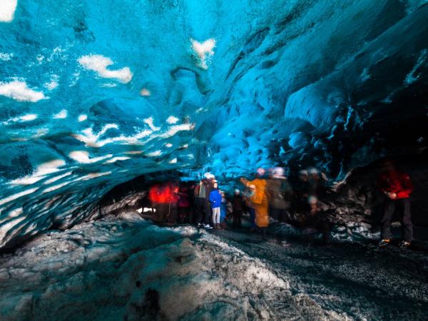 Tour de cuevas de hielo en Islandia