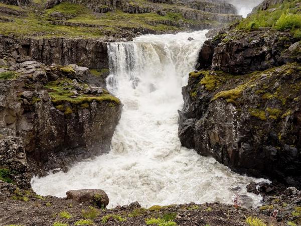 Fossárfoss or Sveinstekksfoss Waterfall