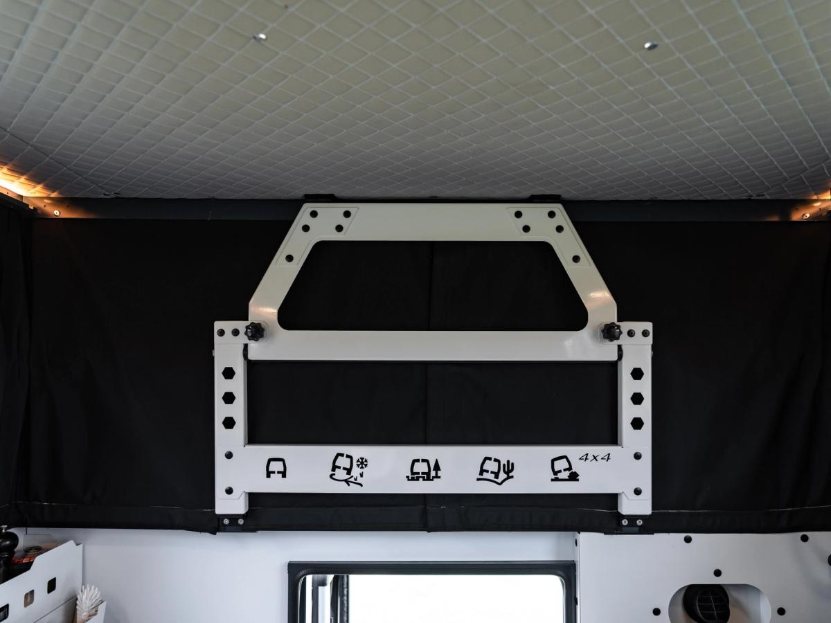 Techo interior del techo elevable Interior del techo elevable con revestimiento acolchado, iluminación LED en tira y estructura de soporte blanca